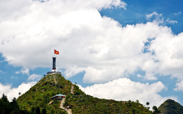 Cột Cờ Lũng Cú