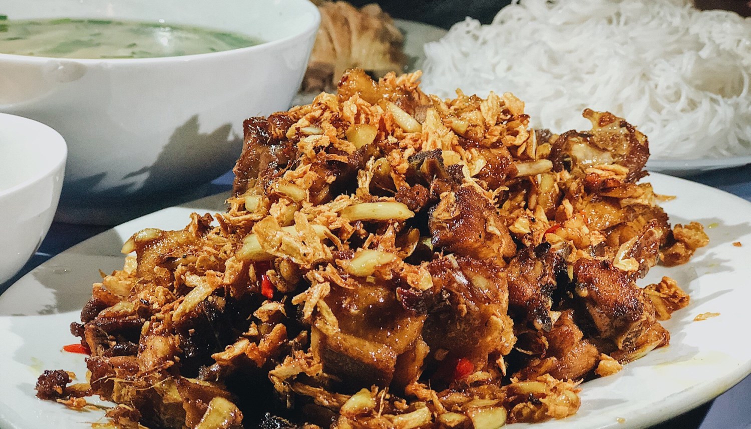 Thủy - Ngan Cháy Tỏi