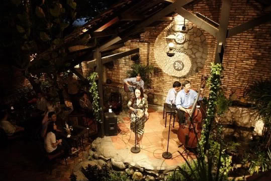 5 quán cà phê có chơi nhạc Acoustic tại Sài Gòn thích hợp dành cho các cặp đôi hẹn hò. Có gì mới ! Giải trí Giới thiệu  Địa điểm lãng mạng Địa điểm hẹn hò Địa điểm giải trí ở Sài Gòn Địa điểm đi chơi noel Địa điểm đi chơi giáng sinh Địa điểm đi chơi Địa điểm ăn uống Sài Gòn Địa điểm ăn uống địa điểm Cafe nghe nhạc Acoustic 