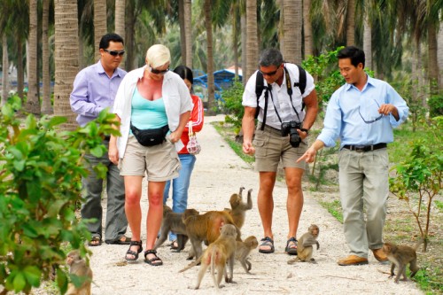 những hoạt động ngoài trời hấp dẫn trong tour du lịch Nha Trang: Cam Ranh - Bình Ba - Đầm Nha Phu