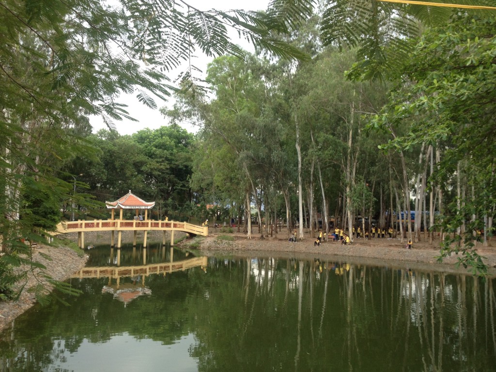 Bên trong công viên Lê Thị Riêng rộng rãi và mát mẻ rất thích hợp cho việc cắm trại và vui chơi