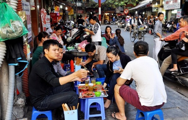 Những hẻm "ẩm thực" luôn là địa điểm ăn uống Sài Gòn giá rẻ thu hút đông thực khách nhất Sài Gòn