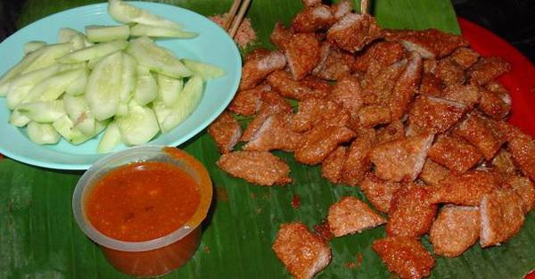 Nem rán ngõ Tạm Thương là một trong những địa điểm ăn uống Hà Nội nổi tiếng