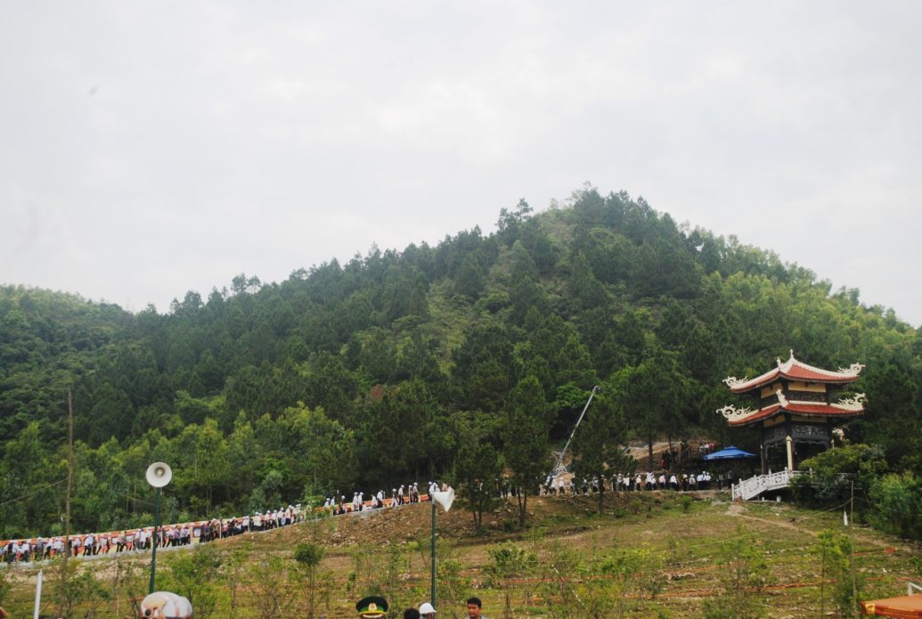 Một kỳ nghỉ ý nghĩa với tour du lịch Huế - Viếng mộ Đại Tướng - Động Phong Nha