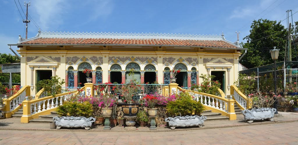 Tham quan nhà cổ Bình Thủy nổi tiếng trong tour du lịch Mỹ Tho - Châu Đốc - Hà Tiên - Cần Thơ