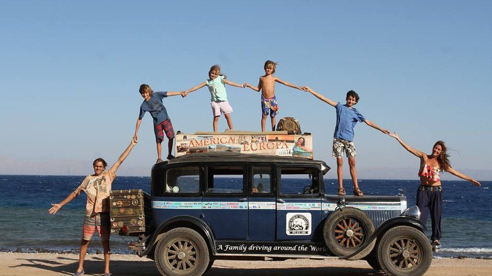 Gia đình vòng quanh thế giới bằng ôtô suốt 22 năm Du lịch  