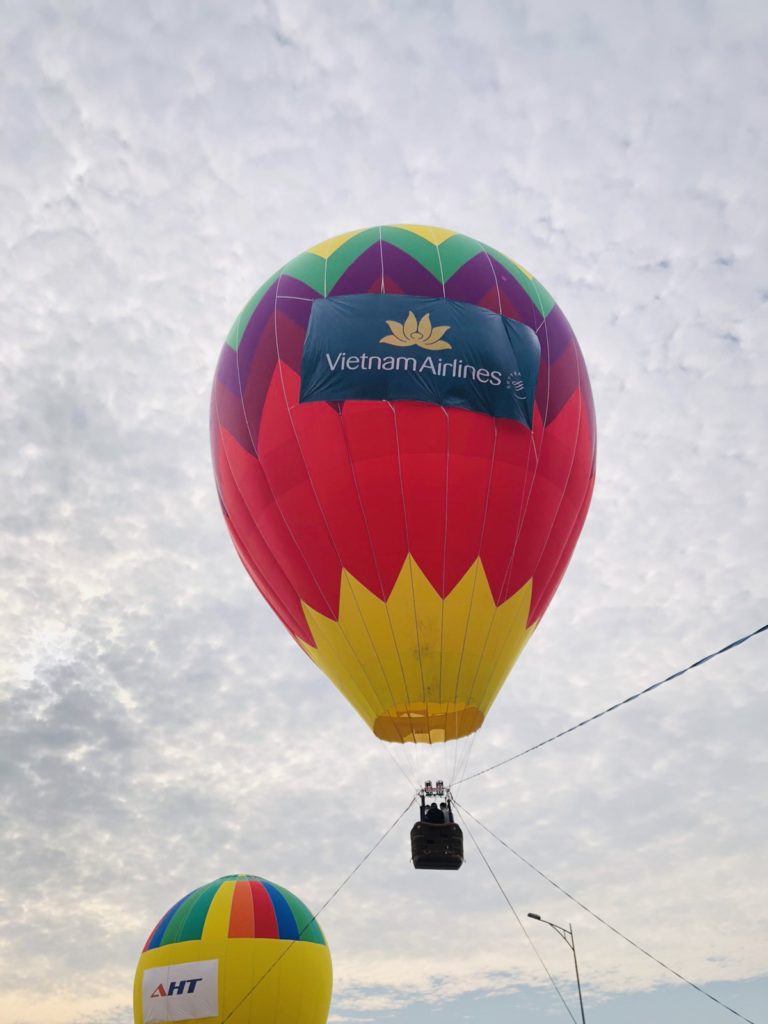 Vietnam Airlines quảng bá hình ảnh trên khinh khí cầu , vietnam airlines quang ba hinh anh tren khinh khi cau