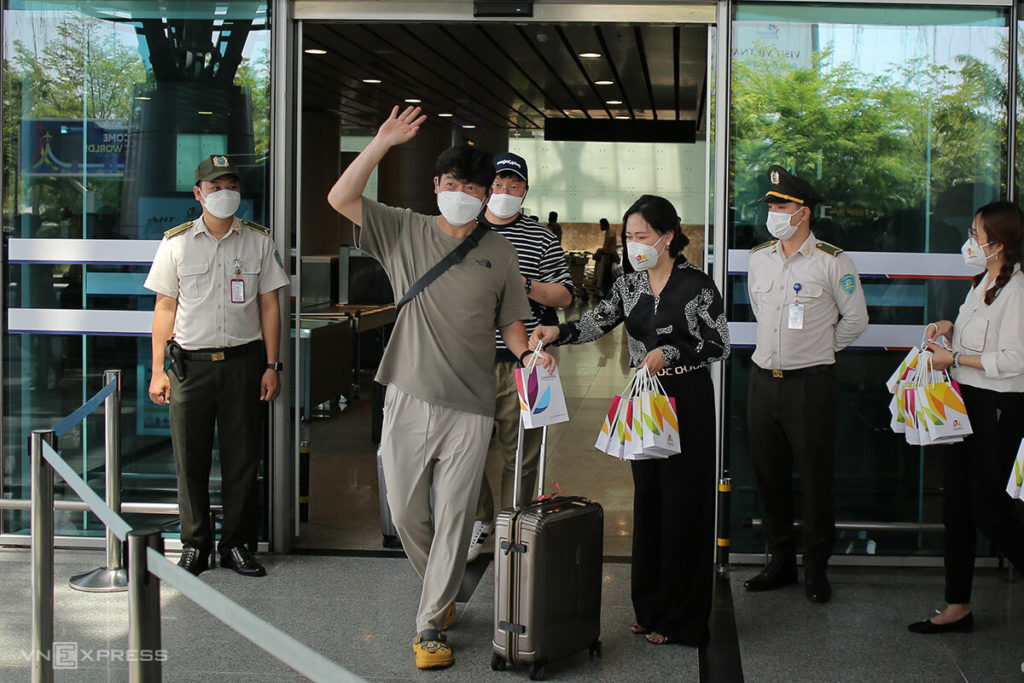 Đoàn khách Hàn Quốc đầu tiên quay lại Đà Nẵng , doan khach han quoc dau tien quay lai da nang