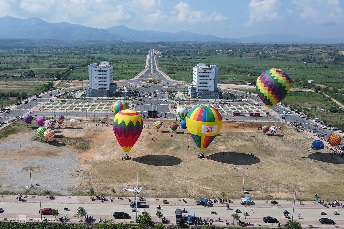 Địa điểm giải trí ngay-hoi-khinh-khi-cau-dau-tien-o-tay-nguyen Ngày hội khinh khí cầu đầu tiên ở Tây Nguyên Du lịch  