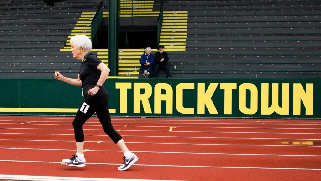 Cụ bà 95 tuổi phá kỷ lục thế giới chạy một km , cu ba 95 tuoi pha ky luc the gioi chay mot km