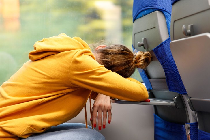 Bốn cách ngủ ngon khi đi xe khách Du lịch  
