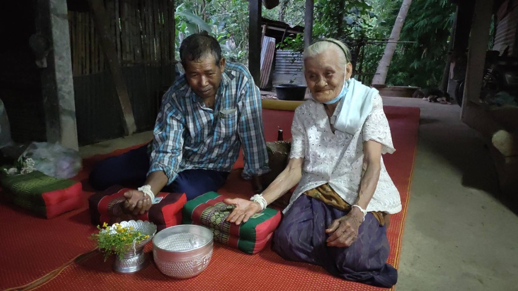Địa điểm giải trí cu-ong-72-tuoi-phai-long-nguoi-phu-nu-83-tuoi Cụ ông 72 tuổi phải lòng người phụ nữ 83 tuổi Thông tin  