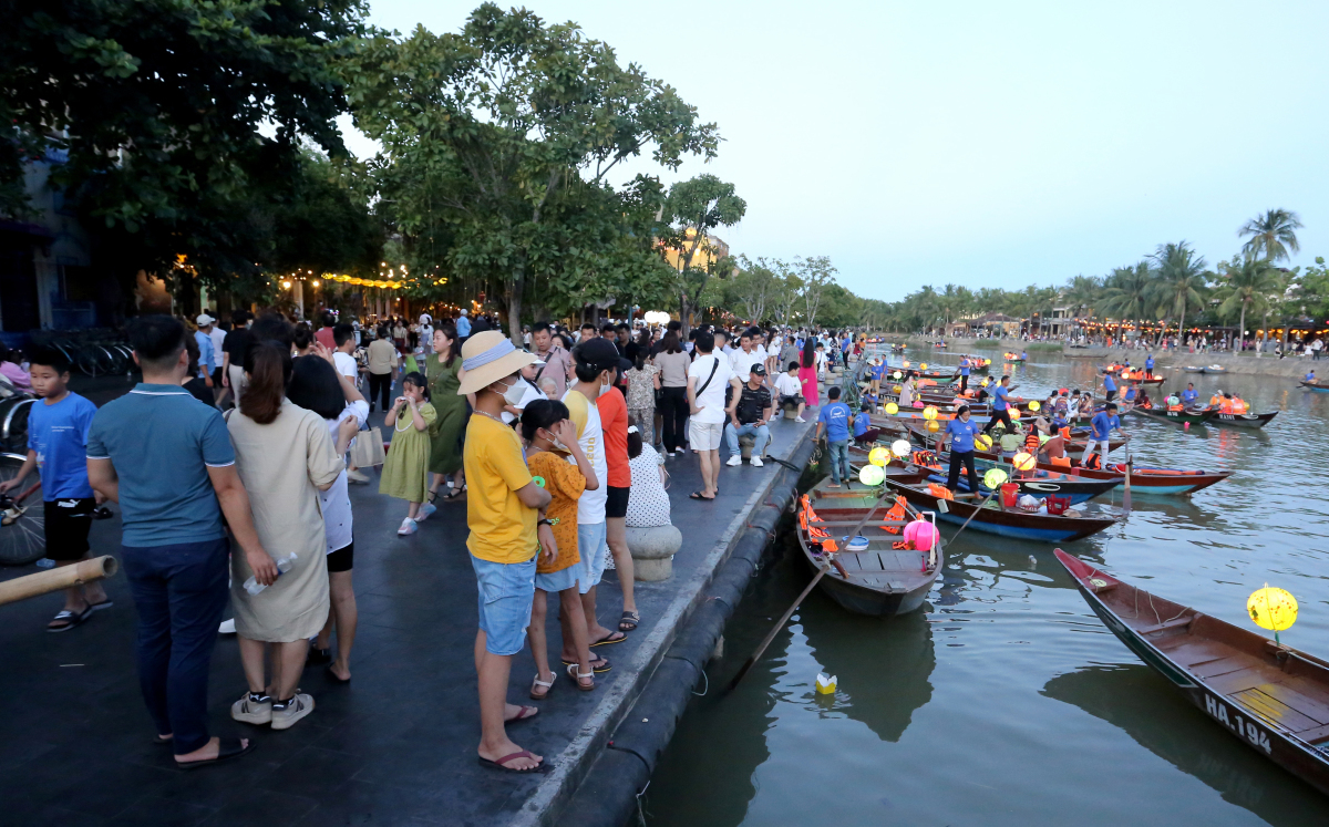 Địa điểm giải trí khach-ngoai-vao-viet-nam-tang-nhanh Khách ngoại vào Việt Nam tăng nhanh Du lịch  