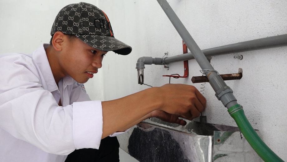 Học sinh vùng cao sáng chế thiết bị phun nước nhà vệ sinh , hoc sinh vung cao sang che thiet bi phun nuoc nha ve sinh